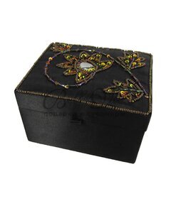 Шкатулка для драгоценностей вышитая, атлас, чёрный цвет, 10х12,5х7,5 см купить оптом в Симферополе, Крыму