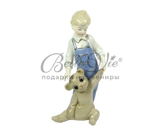 Статуэтка из фарфора. Мальчик с мишкой купить оптом в Симферополе, Крыму